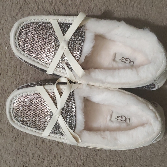 UGG Shoes - Picture 1 of 12